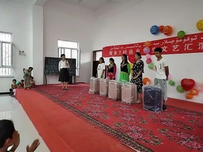 為夢想護(hù)航 返鄉(xiāng)學(xué)子展風(fēng)采——疏附縣塔什米里克鄉(xiāng)格勒迪爾郎(7)村成功舉辦返鄉(xiāng)學(xué)生文藝匯演